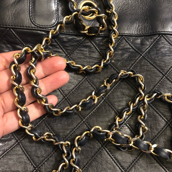 Authentic CHANEL Dark Navy Lambskin Tote - Picture 8 of 16